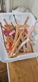 Kledinghangers kinderkleding hout, wit en roze, Ophalen, Gebruikt