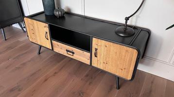Dutchbone TV-kast – Industrieel en warm design beschikbaar voor biedingen