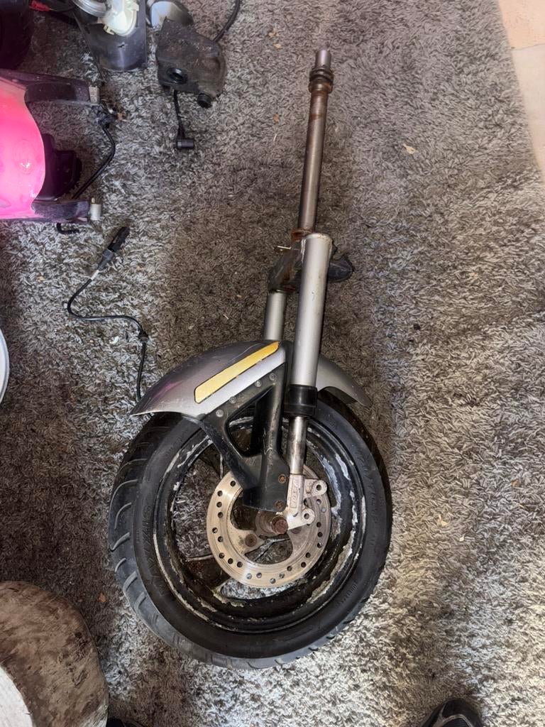 Voorvork peugeot vivacity, Fietsen en Brommers, Brommeronderdelen | Scooters, Ophalen of Verzenden, Overige typen, Peugeot