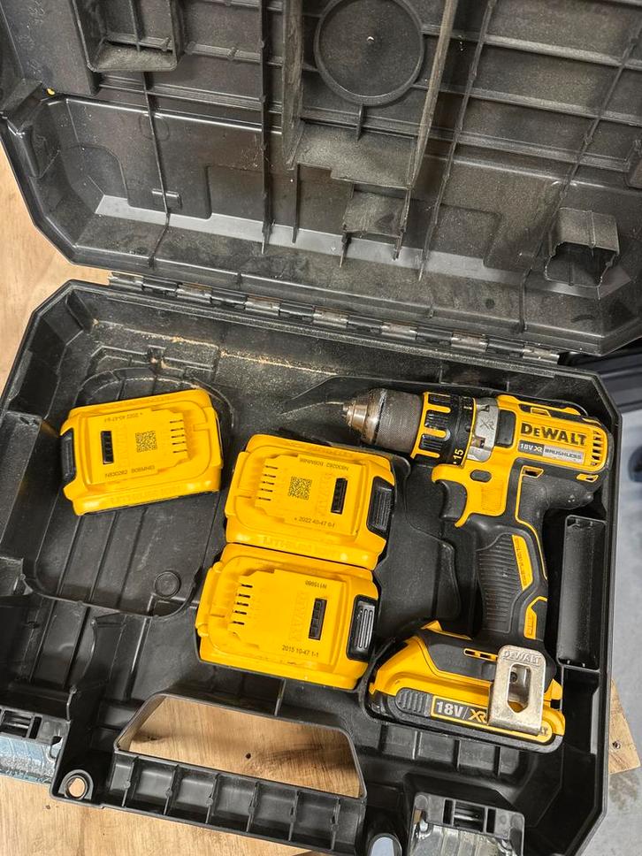 DeWalt 18v DCD790D2 Boor-/Schroefmachine met 4 Accu's, Doe-het-zelf en Verbouw, Gereedschap | Boormachines, Gebruikt, Boor- en Schroefmachine