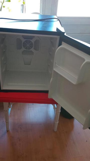 VERKOCHT Mini camping koelkastje  beschikbaar voor biedingen