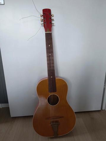 Leuke vintage rode gitaar beschikbaar voor biedingen