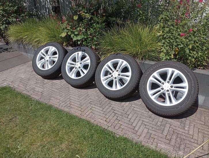 17inch Qashqai velgen, gloednieuwe winterbanden 215/60 R17, Auto diversen, Overige Auto diversen, Ophalen