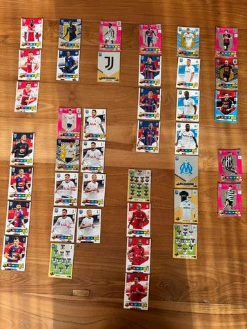 80 Panini FIFA voetbalkaarten 2023 beschikbaar voor biedingen