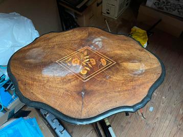 Antieke vintage bijzettafel 75cm hoog kersen noten hout beschikbaar voor biedingen