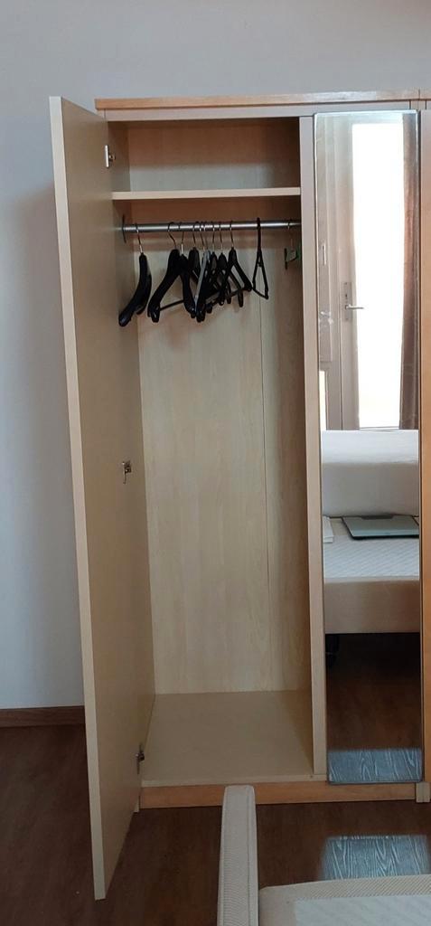 Kleding hangkast met spiegeldeur Ikea, Huis en Inrichting, Kasten | Kledingkasten, Gebruikt, 150 tot 200 cm, 25 tot 50 cm, Ophalen