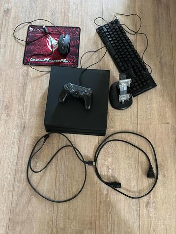 Playstation 4 PRO (disc), 1 controller, lader en meer beschikbaar voor biedingen