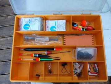 Roofvissen viskoffer met accecoires beschikbaar voor biedingen