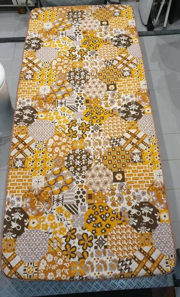 Vintage opklapbaar bed beschikbaar voor biedingen