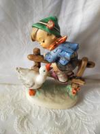 Goebel / Hummel beeldje uit 1948, jongen met boze gans, Ophalen of Verzenden, Hummel