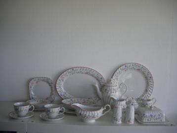 Johnson Brothers Summer Chintz servies beschikbaar voor biedingen