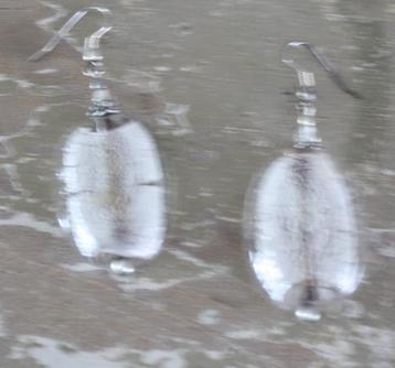 glaze oorbellen wit grijs  beschikbaar voor biedingen