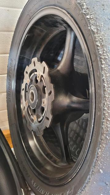 R6 rj11 wielset beschikbaar voor biedingen
