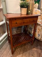 Nachtkastje, bijzet tafel, hout, landelijk wonen, IL Fienile