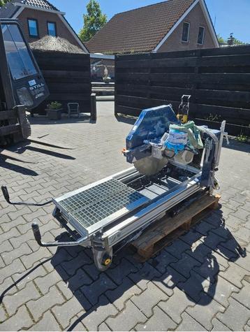 Steenzaag  zaagtafel  carat 6010 380 volt bouwjaar 2025 beschikbaar voor biedingen