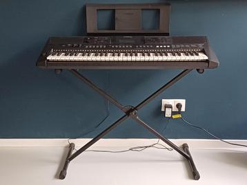 Yamaha PSR E463 Keyboard met Standaard beschikbaar voor biedingen