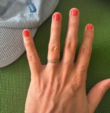 Cos Zilveren ring met V vorm, mooie dunne ring, maat 16/17 beschikbaar voor biedingen