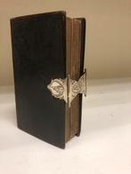 Antiek boek bijbel met mooi zilveren slot, Antiek en Kunst, Ophalen of Verzenden, Bijbel