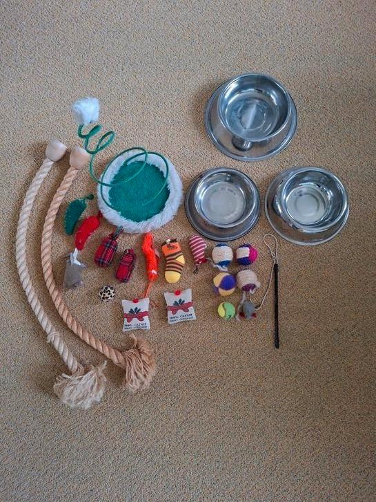 24x artikelen voor katten/ o.a. speelgoed/ drink- voerbakken, Dieren en Toebehoren, Katten-accessoires, Zo goed als nieuw, Ophalen of Verzenden