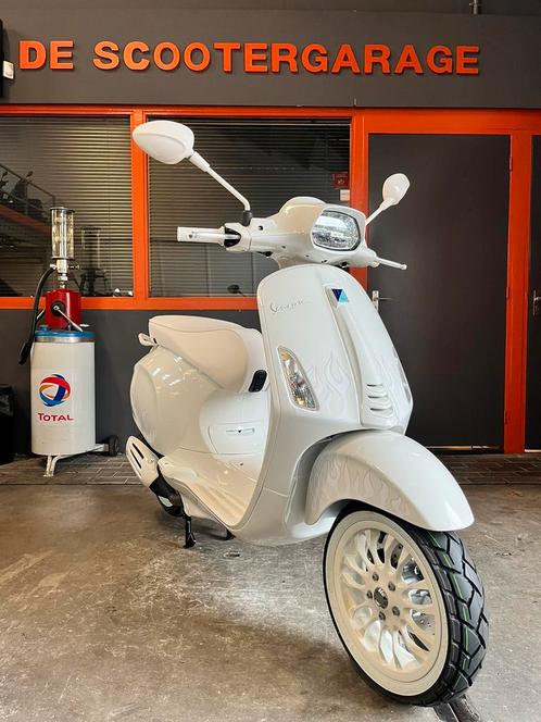 Vespa Sprint Nieuw brom 45km Justin Bieber, Fietsen en Brommers, Scooters | Vespa, Nieuw, Overige modellen, Maximaal 45 km/u, Benzine