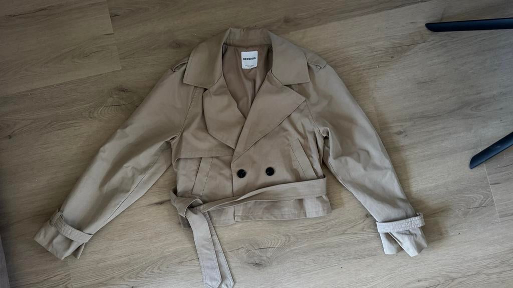 Bershka Trenchcoat - Zo goed als nieuw!, Ophalen, Beige, Zo goed als nieuw, Jasje