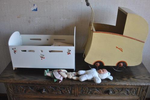 Poppenwagentje en bedje gemaakt in oorlogstijd, Antiek en Kunst, Antiek | Speelgoed, Ophalen