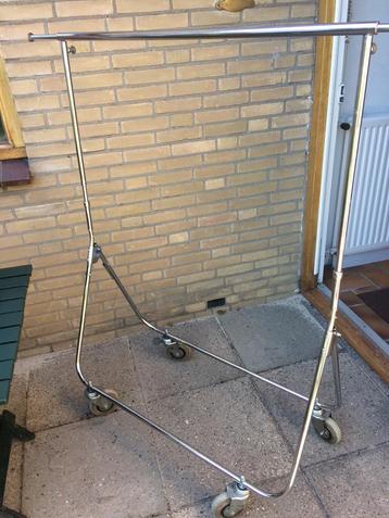 Chroom Kleding Rek . beschikbaar voor biedingen