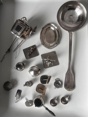 Lot divers miniatuur en antiek zilver beschikbaar voor biedingen