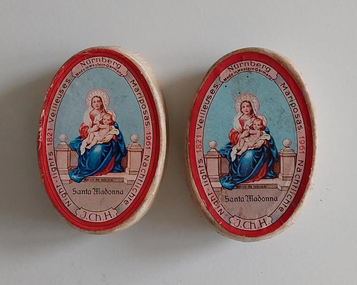 Devotionalia kaarsjes met houders in originele doosjes, Antiek en Kunst, Antiek | Boeken en Bijbels, Ophalen of Verzenden