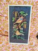 Vintage: Geborduurde vogels in houten lijst met glas, Ophalen of Verzenden, Gebruikt