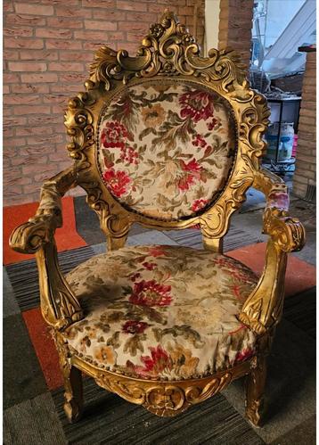 Antieke Franse Louis XV vergulde houten fauteuil

 beschikbaar voor biedingen