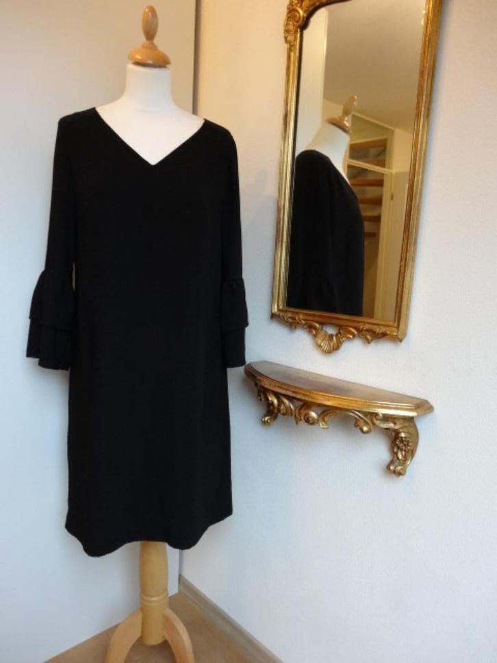 LaDress, zwart crepe satijnen jurkje (M) met v-hals, Kleding | Dames, Jurken, Zo goed als nieuw, Maat 38/40 (M), Zwart, Boven de knie