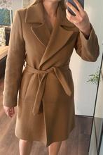 CVRD Kenza mantel met strikceintuur wolblend camel beige S, Kleding | Dames, Jassen | Winter, CVRD, Beige, Nieuw, Ophalen of Verzenden