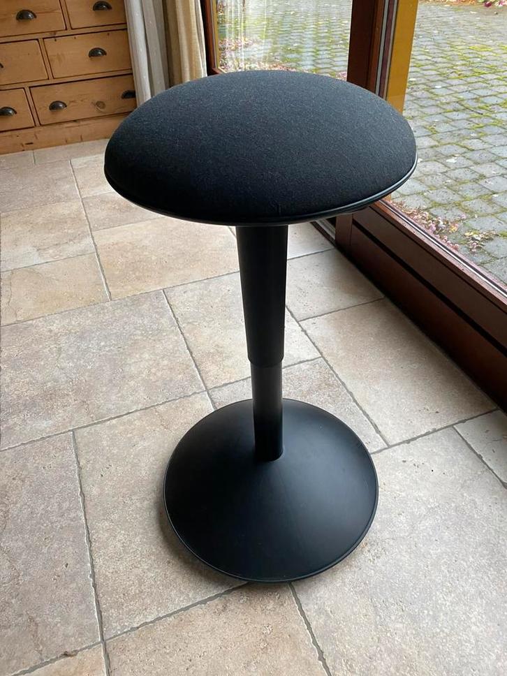 Ikea Nilserik zit- sta steun, Huis en Inrichting, Bureaustoelen, Zo goed als nieuw, Zwart, Ophalen