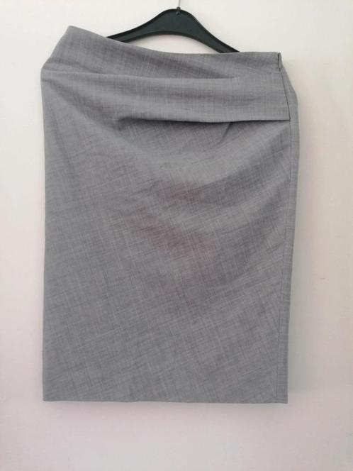 Brunello Cucinelli mooie grijze rok / Italiaanse maat 40=36, Kleding | Dames, Rokken, Zo goed als nieuw, Maat 36 (S), Grijs, Knielengte