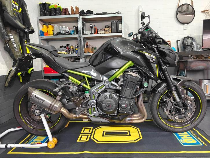Kawasaki Z900 ABS - Nieuwstaat - Akrapovic - Veel extras, Motoren, Onderdelen | Kawasaki, Ophalen