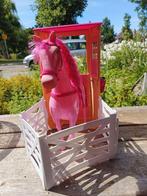 Roze Barbie paard met stal en wei, Ophalen of Verzenden, Zo goed als nieuw, Meisje