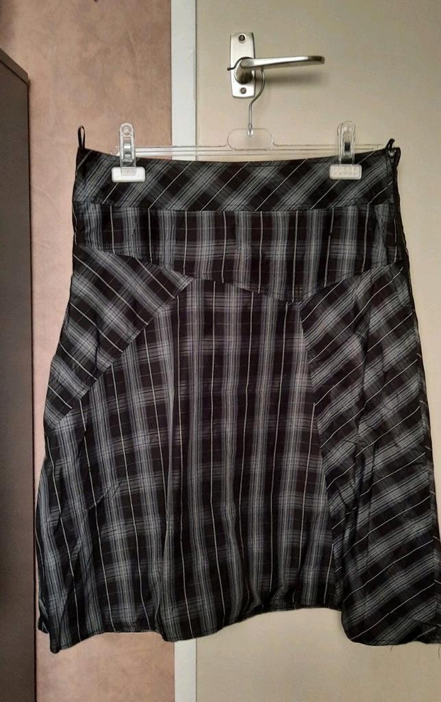 Nette rok maat 40, Kleding | Dames, Rokken, Zwart, Onder de knie, Ophalen of Verzenden