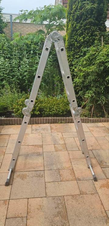 Ladder / verstelbare Ladder/ steiger ladder beschikbaar voor biedingen
