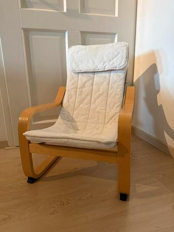 2 Kinder fauteuils met houten frame beschikbaar voor biedingen
