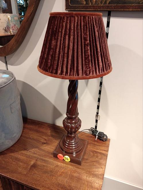 New baroque tafellamp hout met handgemaakte kap suède €90, Huis en Inrichting, Lampen | Tafellampen, Zo goed als nieuw, 50 tot 75 cm
