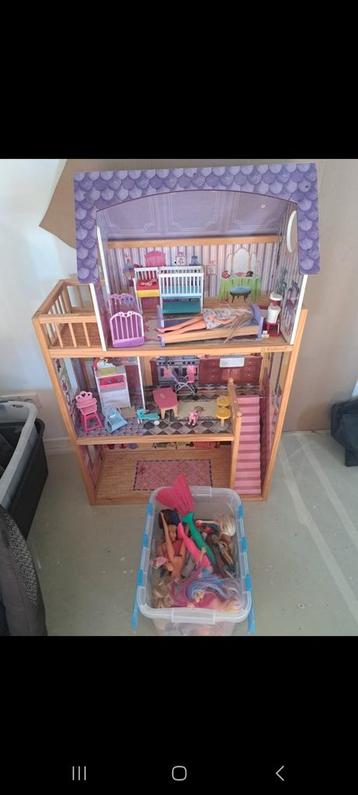 Barbie Huis Compleet met Barbies & Accessoires! beschikbaar voor biedingen