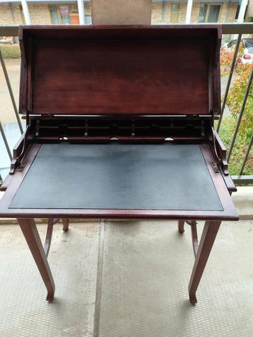 Antiek secretaire bureau beschikbaar voor biedingen