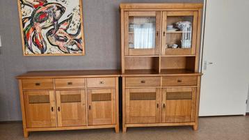 Massief houten buffetkast en dressoir beschikbaar voor biedingen