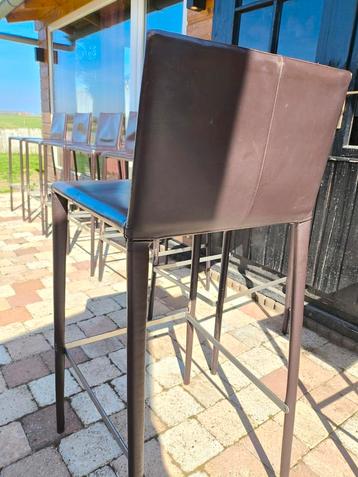 Vintage barkrukken bruin leder 13 stuks 'Arper' beschikbaar voor biedingen