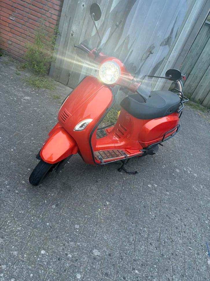 Oranje lasouris sourini r, Fietsen en Brommers, Snorfietsen en Snorscooters, Gebruikt, Overige merken, Benzine, Ophalen