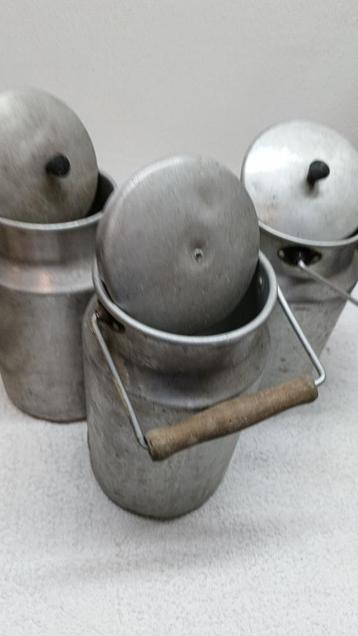 3x Vintage aluminium melkbus 27cm met deksel beschikbaar voor biedingen
