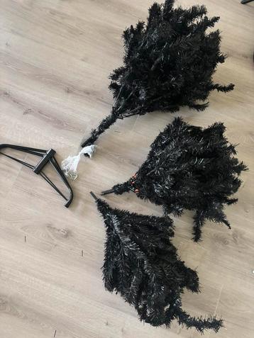 Zwarte kerstboom beschikbaar voor biedingen