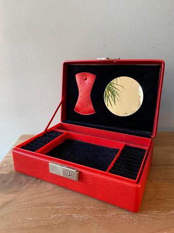 Vintage Rood Sieradendoosje 60s beschikbaar voor biedingen