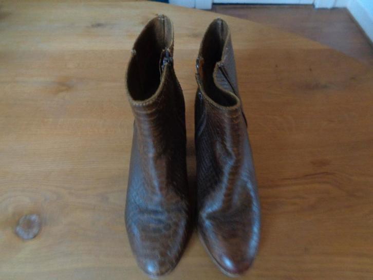 FRED DE LA BRETONNIERE leren enkellaarsjes:mt 38, Kleding | Dames, Schoenen, Zo goed als nieuw, Lage of Enkellaarzen, Bruin, Ophalen of Verzenden